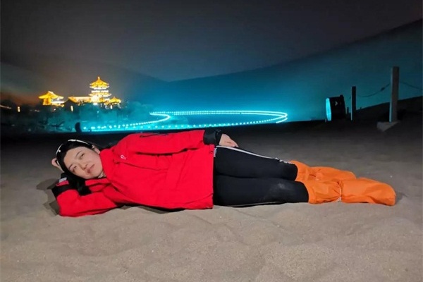 明亮照明總經理荊明慧(輝)111公里敦煌戈壁挑戰賽